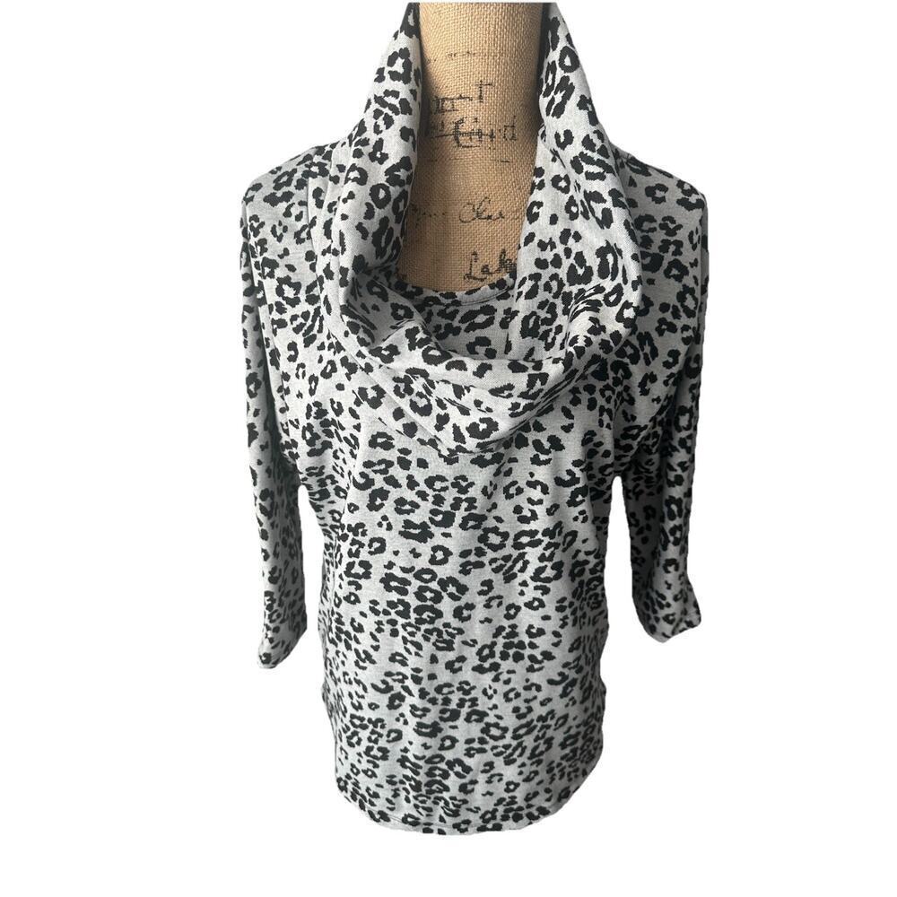 NEW DIRECTIONS Cowl Neck Animal Print SWEATER - Size LARGE -Gray